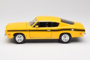 Plymouth Barracuda Żółty Road Legends 1:18 92178 Metal — zdjęcie 4 z 8