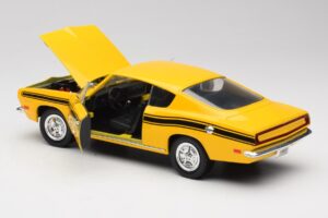 Plymouth Barracuda Żółty Road Legends 1:18 92178 Metal — zdjęcie 5 z 8