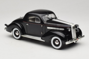 Pontiac Deluxe Czarny Signature Models 1:18 18106 Metal — zdjęcie 6 z 8