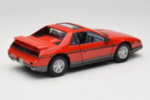 Pontiac Fiero GT Czerwony Road Signature 1:18 92588 Metal — zdjęcie 3 z 8