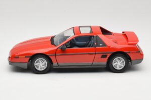Pontiac Fiero GT Czerwony Road Signature 1:18 92588 Metal — zdjęcie 4 z 8