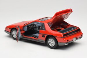 Pontiac Fiero GT Czerwony Road Signature 1:18 92588 Metal — zdjęcie 5 z 8