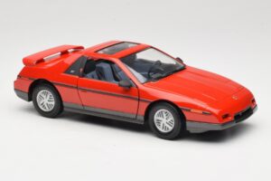 Pontiac Fiero GT Czerwony Road Signature 1:18 92588 Metal — zdjęcie 6 z 8