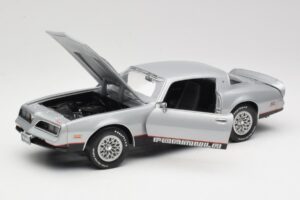 Pontiac Firebird Formula Srebrny ERTL 1:18 33514 Metal — zdjęcie 2 z 8