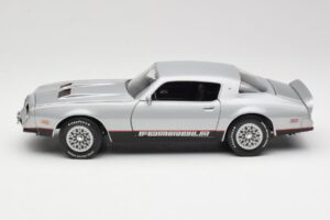 Pontiac Firebird Formula Srebrny ERTL 1:18 33514 Metal — zdjęcie 4 z 8