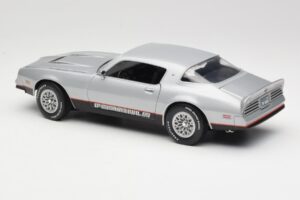 Pontiac Firebird Formula Srebrny ERTL 1:18 33514 Metal — zdjęcie 7 z 8