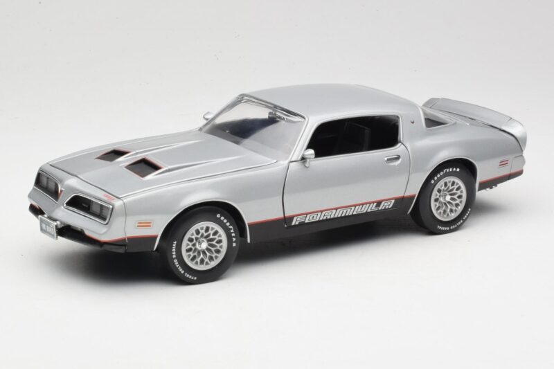 Pontiac Firebird Formula Srebrny ERTL 1:18 33514 Metal