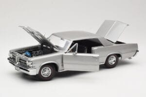Pontiac GTO Srebrny Sun Star 1:18 1821 Metal — zdjęcie 2 z 8