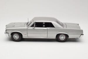 Pontiac GTO Srebrny Sun Star 1:18 1821 Metal — zdjęcie 4 z 8