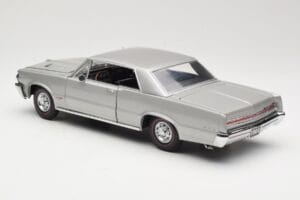 Pontiac GTO Srebrny Sun Star 1:18 1821 Metal — zdjęcie 7 z 8