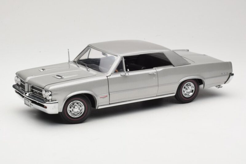 Pontiac GTO Srebrny Sun Star 1:18 1821 Metal