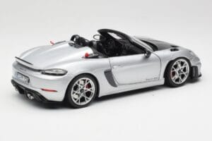 Porsche 718 Spyder RS Weissach Pack GT-Silver Metallic Norev 1:18 187270 Metal — zdjęcie 3 z 8