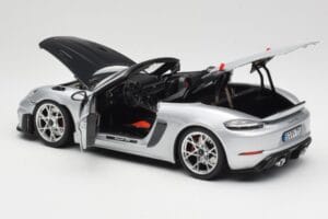 Porsche 718 Spyder RS Weissach Pack GT-Silver Metallic Norev 1:18 187270 Metal — zdjęcie 5 z 8
