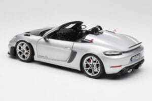 Porsche 718 Spyder RS Weissach Pack GT-Silver Metallic Norev 1:18 187270 Metal — zdjęcie 7 z 8