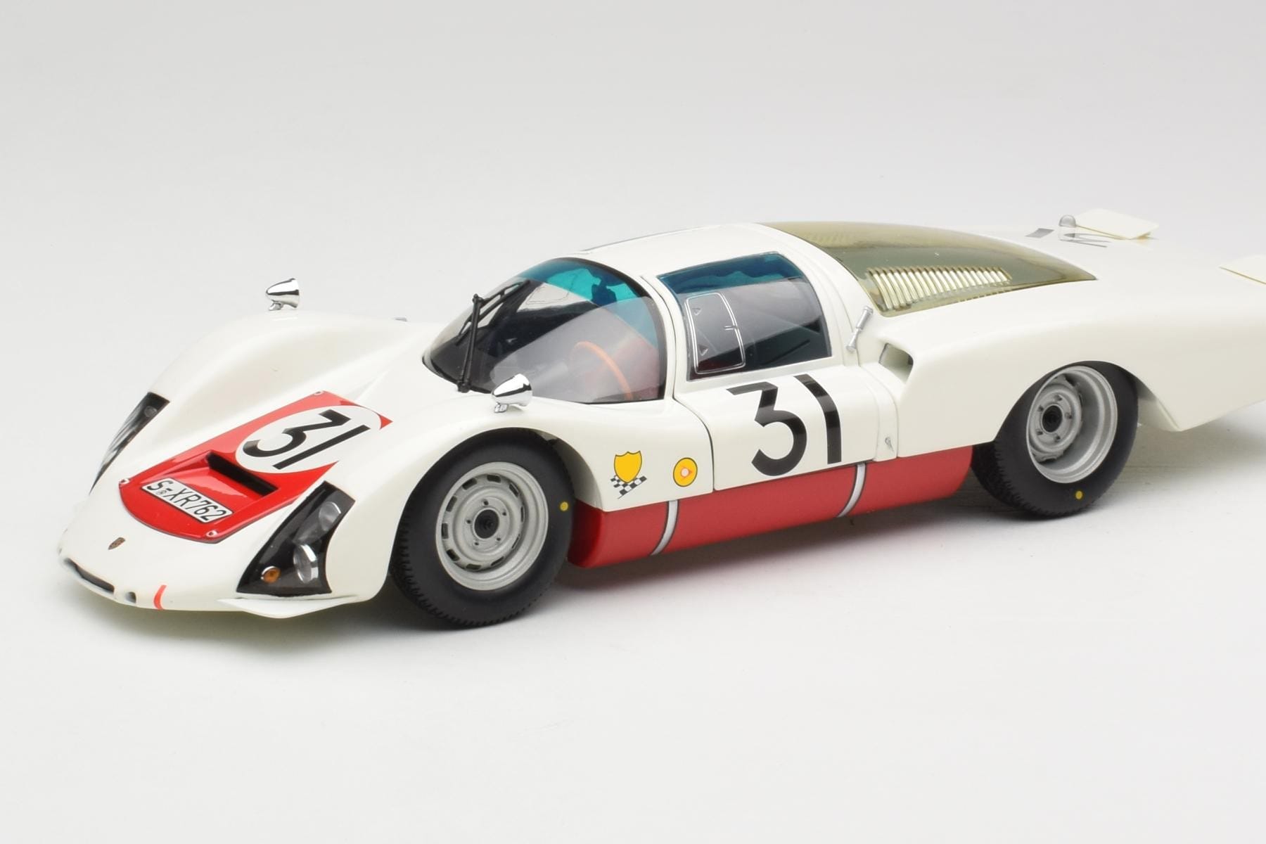 Porsche 906 LH #31 H. Herrmann / H. Linge Porsche System