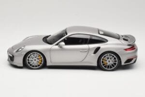 Porsche 911 991 Turbo S Srebrny Minichamps 1:18 113067126 Metal — zdjęcie 4 z 8