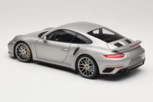 Porsche 911 991 Turbo S Srebrny Minichamps 1:18 113067126 Metal — zdjęcie 7 z 8