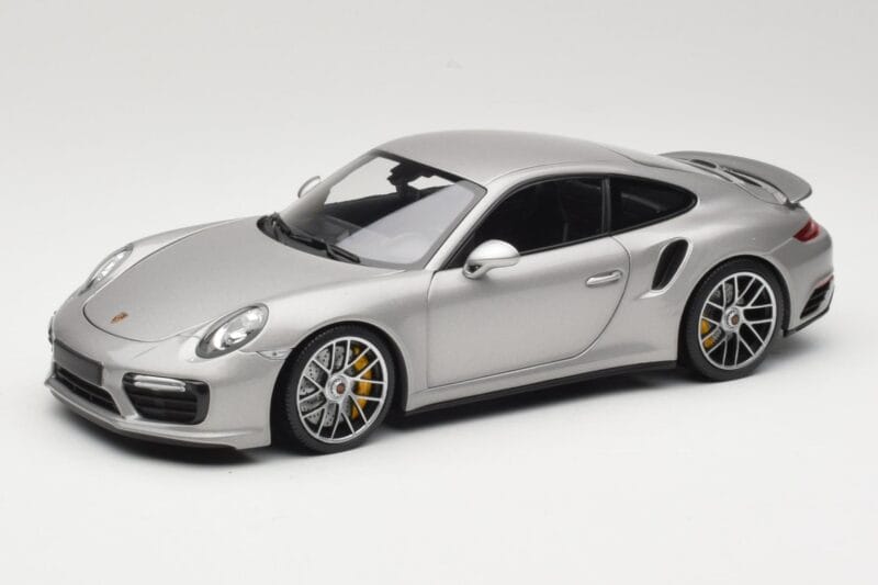 Porsche 911 991 Turbo S Srebrny Minichamps 1:18 113067126 Metal