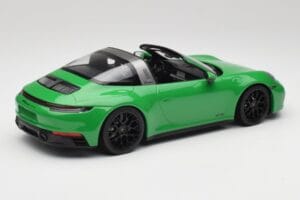 Porsche 911 991.2 Targa 4 GTS British Racing Zielony Minichamps 1:18 155061065 Metal — zdjęcie 2 z 6