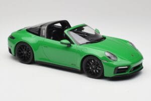 Porsche 911 991.2 Targa 4 GTS British Racing Zielony Minichamps 1:18 155061065 Metal — zdjęcie 4 z 6