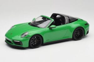 Porsche 911 991.2 Targa 4 GTS British Racing Zielony Minichamps 1:18 155061065 Metal