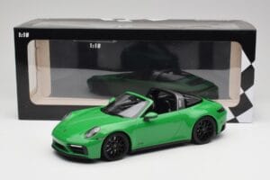 Porsche 911 991.2 Targa 4 GTS British Racing Zielony Minichamps 1:18 155061065 Metal — zdjęcie 6 z 6