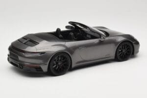 Porsche 911 992 Carrera 4 GTS Kabriolet Grey Metallic Minichamps 1:18 155063031 Metal — zdjęcie 2 z 6