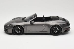 Porsche 911 992 Carrera 4 GTS Kabriolet Grey Metallic Minichamps 1:18 155063031 Metal — zdjęcie 3 z 6
