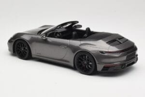 Porsche 911 992 Carrera 4 GTS Kabriolet Grey Metallic Minichamps 1:18 155063031 Metal — zdjęcie 5 z 6