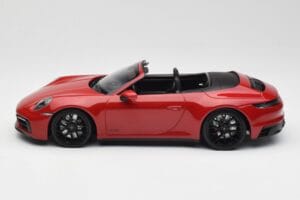 Porsche 911 992 Carrera 4 GTS Kabriolet Czerwony Minichamps 1:18 155063032 Metal — zdjęcie 3 z 6