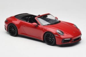 Porsche 911 992 Carrera 4 GTS Kabriolet Czerwony Minichamps 1:18 155063032 Metal — zdjęcie 4 z 6