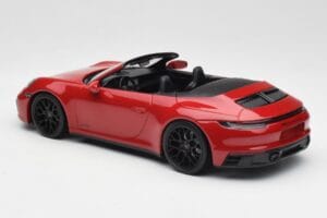 Porsche 911 992 Carrera 4 GTS Kabriolet Czerwony Minichamps 1:18 155063032 Metal — zdjęcie 5 z 6