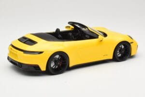 Porsche 911 992 Carrera 4 GTS Kabriolet Żółty Minichamps 1:18 155063030 Metal — zdjęcie 2 z 6