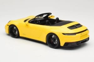 Porsche 911 992 Carrera 4 GTS Kabriolet Żółty Minichamps 1:18 155063030 Metal — zdjęcie 5 z 6