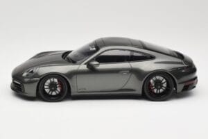 Porsche 911 992 Carrera 4 GTS Green Metallic Minichamps 1:18 155063101 Metal — zdjęcie 3 z 6