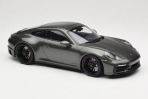 Porsche 911 992 Carrera 4 GTS Green Metallic Minichamps 1:18 155063101 Metal — zdjęcie 4 z 6