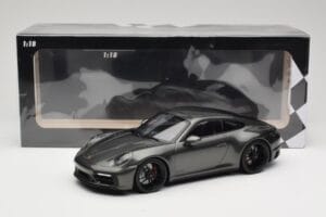 Porsche 911 992 Carrera 4 GTS Green Metallic Minichamps 1:18 155063101 Metal — zdjęcie 6 z 6