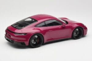 Porsche 911 992 Carrera 4 GTS Rubystar Minichamps 1:18 155063102 Metal — zdjęcie 2 z 6