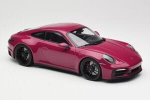 Porsche 911 992 Carrera 4 GTS Rubystar Minichamps 1:18 155063102 Metal — zdjęcie 4 z 6