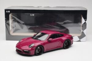 Porsche 911 992 Carrera 4 GTS Rubystar Minichamps 1:18 155063102 Metal — zdjęcie 6 z 6