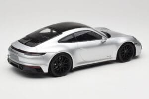 Porsche 911 992 Carrera 4 GTS Srebrny Minichamps 1:18 155063104 Metal — zdjęcie 2 z 6