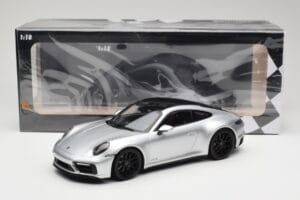 Porsche 911 992 Carrera 4 GTS Srebrny Minichamps 1:18 155063104 Metal — zdjęcie 6 z 6