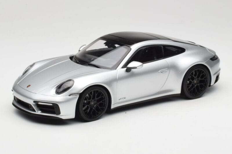 Porsche 911 992 Carrera 4 GTS Srebrny Minichamps 1:18 155063104 Metal