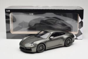 Porsche 911 992 Carrera 4S Aventurine Green Metallic Minichamps 1:18 155067328 Metal — zdjęcie 6 z 6