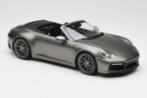 Porsche 911 992 Carrera 4S Kabriolet Mamba Green Metallic Minichamps 1:18 155067337 Metal — zdjęcie 4 z 6