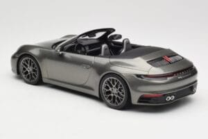 Porsche 911 992 Carrera 4S Kabriolet Mamba Green Metallic Minichamps 1:18 155067337 Metal — zdjęcie 5 z 6