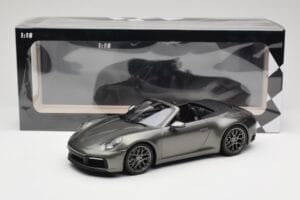 Porsche 911 992 Carrera 4S Kabriolet Mamba Green Metallic Minichamps 1:18 155067337 Metal — zdjęcie 6 z 6