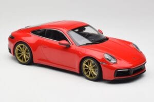 Porsche 911 992 Carrera 4S Guards Czerwony & Złote Felgi Minichamps 1:18 153067328 Metal — zdjęcie 4 z 6