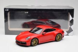 Porsche 911 992 Carrera 4S Guards Czerwony & Złote Felgi Minichamps 1:18 153067328 Metal — zdjęcie 6 z 6