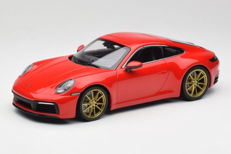 Porsche 911 992 Carrera 4S Guards Czerwony & Złote Felgi Minichamps 1:18 153067328 Metal